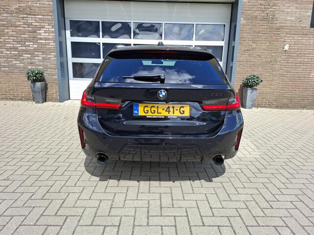 BMW 3-SERIE Touring 330i 245 PK M- Full opties