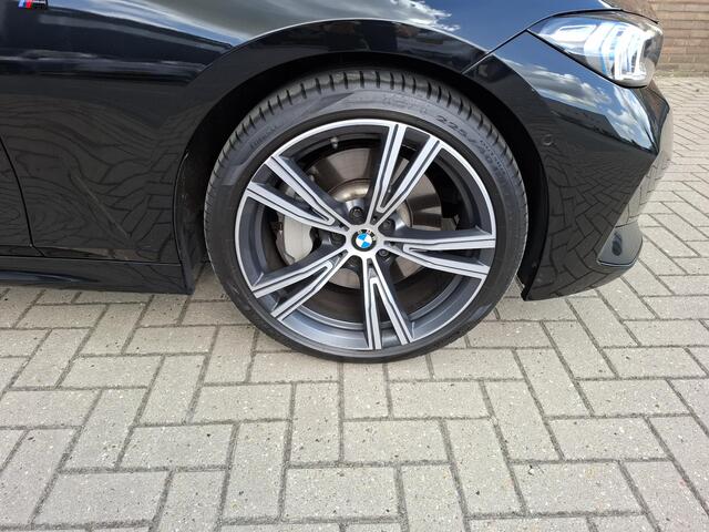 BMW 3-SERIE Touring 330i 245 PK M- Full opties