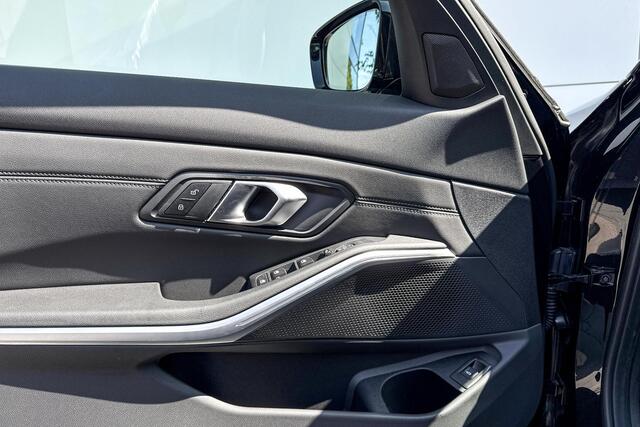 BMW 3-SERIE Sedan 318i