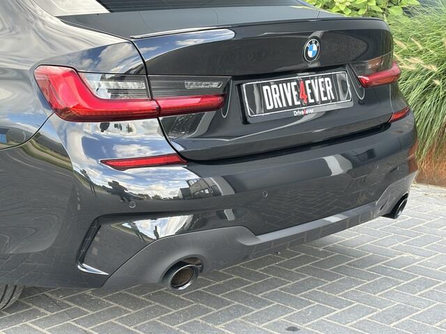 BMW 3-SERIE 330i M PACK M2020 PANO NAVI SPORTVELGEN CLIMATE PDC
