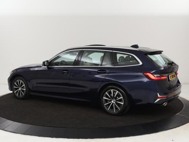 BMW 3-SERIE 330e eDrive Luxury Line | Panoramadak | Leder | Trekhaak | Stoelverwarming | Carplay | Sportstoelen | Live Cockpit | Parkeerhulp