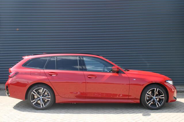 BMW 3-SERIE Touring 330e M-Sport Melbourne-Red Metallic Adaptive-Led Head-Up Harman-Kardon 360-Carmera Leer Elektr.-Trekhaak