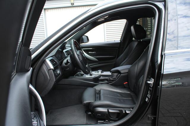 BMW 3-SERIE Touring 320i 184pk High Executive Automaat NL-Auto NAP Clima Cruise Navi PDC El. Klep 18"LMV