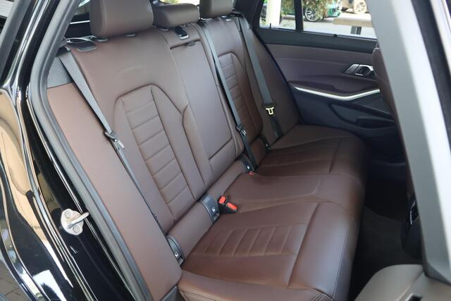 BMW 3-SERIE Touring 330i xDrive | M Sportpakket | Innovation Pack | Travel Pack