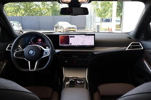 BMW 3-SERIE Touring 330e | M Sportpakket | Innovation Pack | Comfort Pack