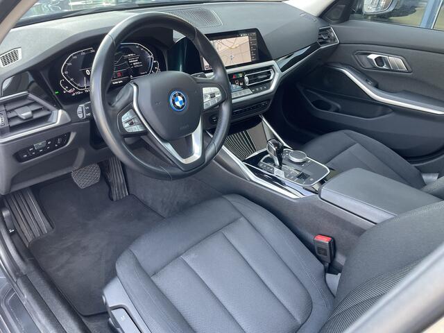 BMW 3-SERIE 330e | LED | 360° camera | Schuif-kanteldak | Laser LED-koplampen