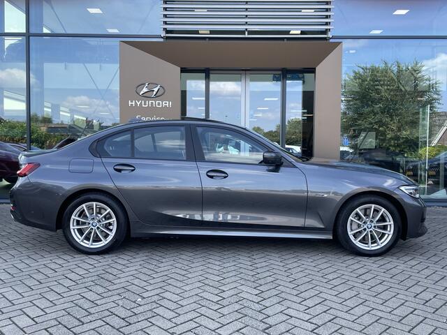 BMW 3-SERIE 330e | LED | 360° camera | Schuif-kanteldak | Laser LED-koplampen
