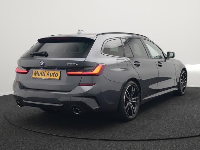 BMW 3-SERIE Touring 330e M Sport Plug In Hybrid 293pk Dealer O.H PHEV | Trekhaak Af Fabriek | Panodak | Head Up | Adaptive Cruise | Apple Carplay | Sfeerverlichting | Alcantara Sportstoelen Verwarmd | Navigatie | Virtual | DAB |