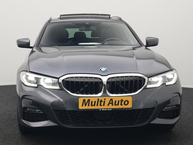 BMW 3-SERIE Touring 330e M Sport Plug In Hybrid 293pk Dealer O.H PHEV | Trekhaak Af Fabriek | Panodak | Head Up | Adaptive Cruise | Apple Carplay | Sfeerverlichting | Alcantara Sportstoelen Verwarmd | Navigatie | Virtual | DAB |