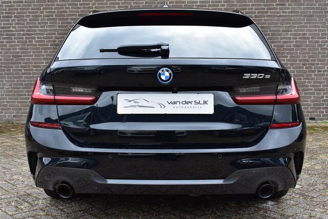 BMW 3-SERIE Touring 330e High Executive M-Pakket, Pano, Apple Carplay, Achteruitrijcamera, Carbon