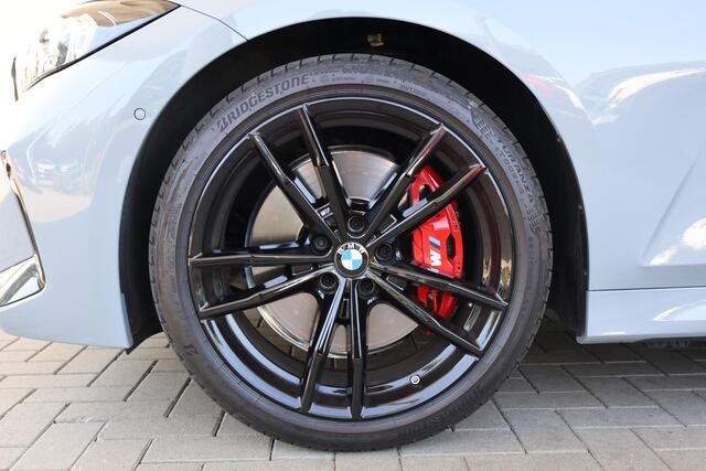 BMW 3-SERIE Touring M340i xDrive M Sportpakket Pro | Innovation Pack | Driving Assistant Professional