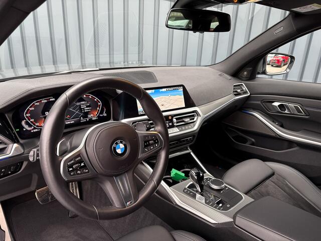 BMW 3-SERIE Touring M340i xDrive | Laser | 360 Camera | Trekhaak | Harman/Kardon | Head Up | Dodehoek sensoren | Prijs Rijklaar!!