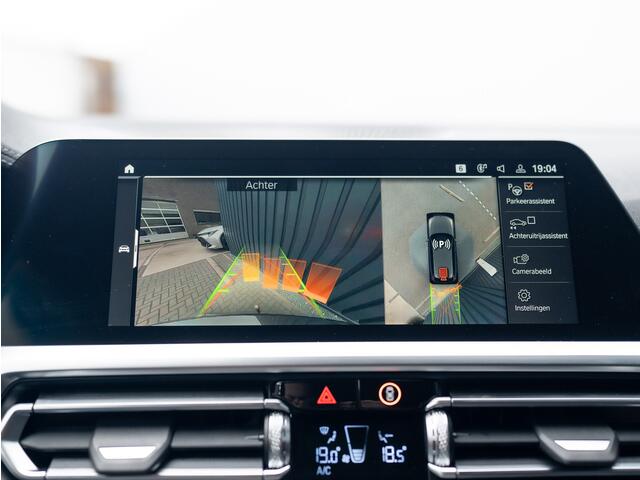 BMW 3-SERIE Touring M340i xDrive | Laser | 360 Camera | Trekhaak | Harman/Kardon | Head Up | Dodehoek sensoren | Prijs Rijklaar!!