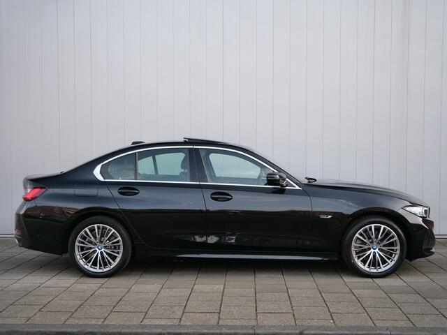 BMW 3-SERIE 320e 204 Pk Automaat Winterpakket / Leer / Schuifdak / Trekhaak / Apple Carplay