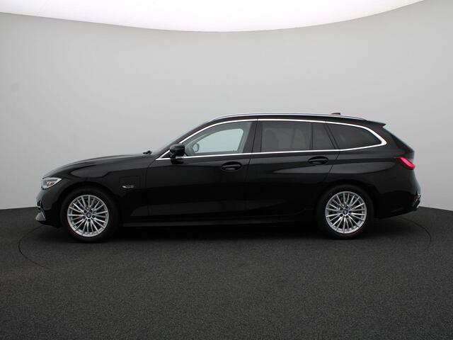 BMW 3-SERIE Touring 320e Luxury Line | High Executive | Sportstoelen voor | Live Cockpit Professional | HIFI | 17"