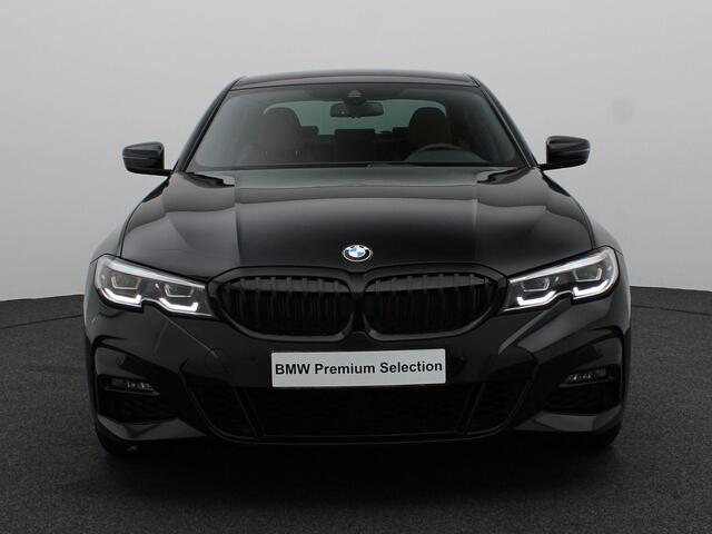 BMW 3-SERIE Sedan 330e High Executive | M Sportpakket | Audio Media Pack | Parking Pack | DAB | HiFi | 18''
