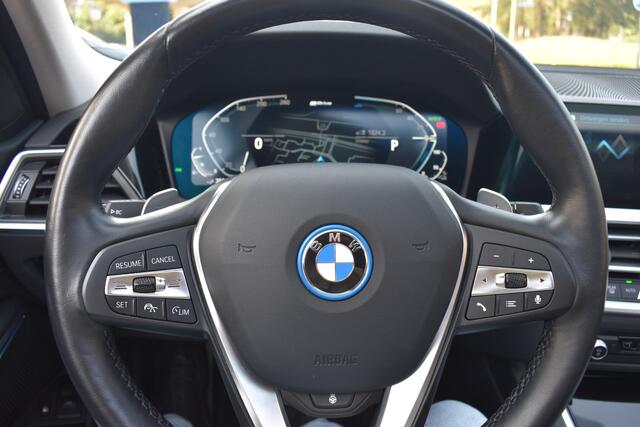BMW 3-SERIE Touring 330e High Executive Schuifdak | Stuur/Stoelverwarming | BSM | ACC | 12 mnd BOVAG garantie Whatsapp 06-53188999