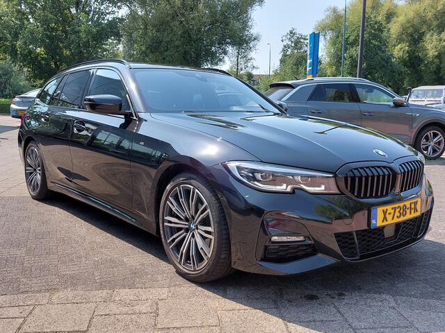 BMW 3-SERIE Touring 320i 184pk Automaat High Executive M-Sport | Navi | Apple Carplay+Android Auto | Clima | Adap.Cruise | Leder+Alcantara | Led Koplampen | Sfeerverlichting | Pdc V+A+Camera | Privacy Glass