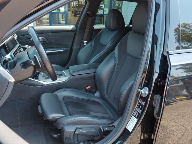 BMW 3-SERIE Touring 320i 184pk Automaat High Executive M-Sport | Navi | Apple Carplay+Android Auto | Clima | Adap.Cruise | Leder+Alcantara | Led Koplampen | Sfeerverlichting | Pdc V+A+Camera | Privacy Glass