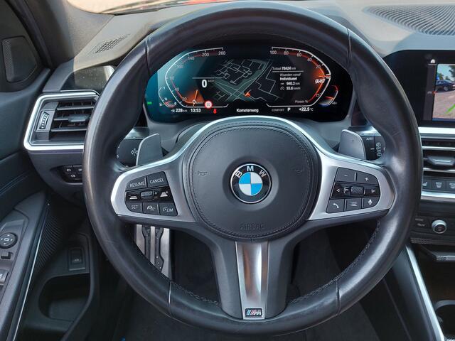 BMW 3-SERIE Touring 320i 184pk Automaat High Executive M-Sport | Navi | Apple Carplay+Android Auto | Clima | Adap.Cruise | Leder+Alcantara | Led Koplampen | Sfeerverlichting | Pdc V+A+Camera | Privacy Glass