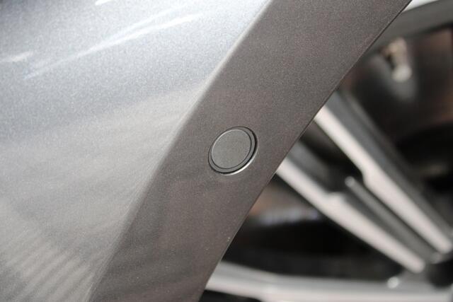 BMW 3-SERIE Touring 330e Business Edition Plus Adaptieve cruise control | Climate control | Stoel/stuur verwarming | Zomer + winterset | Elektrisch uitklapbare trekhaak | Parkeercamera |