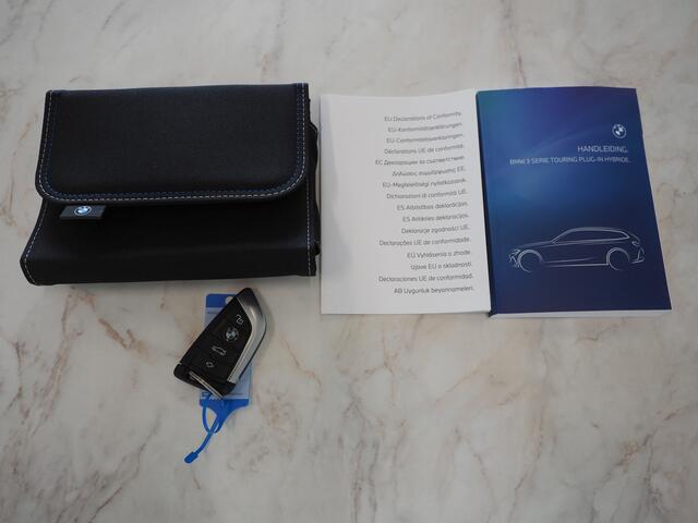 BMW 3-SERIE Touring 320e LCI Shadow Line | Widescreen | Carplay | Cruise | DAB | PDC | LED