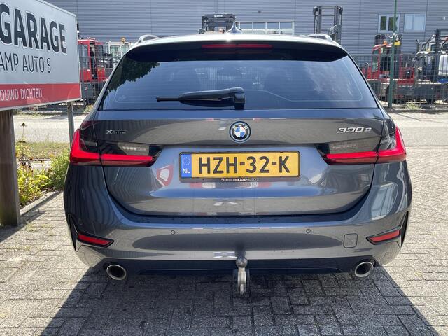 BMW 3-SERIE Touring 330e xDrive Sport Line 17"/Trekhaak/Sportstoelen/Stoel + stuurverwarming/PDC/Apple Carplay & Android Auto