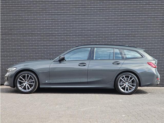 BMW 3-SERIE Touring 320i Executive Edition | Panoramadak | HIFI Systeem | Elektrische Trekhaak |