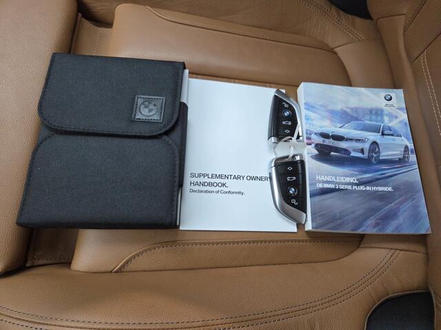 BMW 3-SERIE 330e eDrive Edition | Navi | Carplay | Leer | Cruise | PDC V+A | *