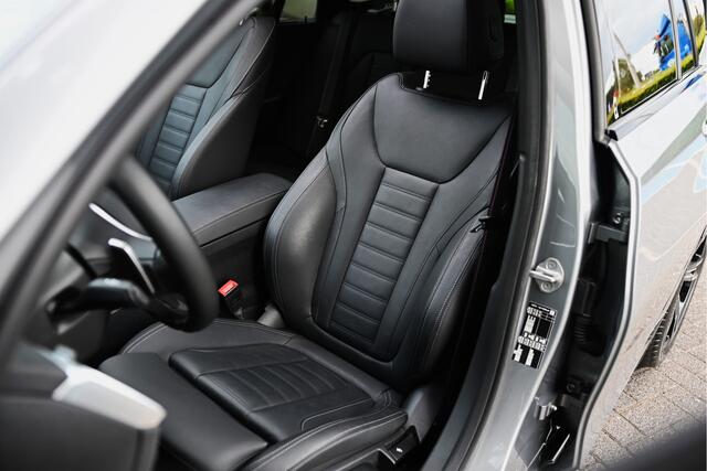 BMW 3-SERIE Touring 330i M Sport Automaat / Panoramadak / Sportstoelen / Adaptieve LED / Achteruitrijcamera / M Sportonderstel / Parking Assistant / Live Cockpit Professional