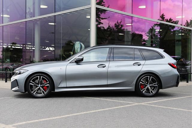 BMW 3-SERIE Touring 330i M Sport Automaat / Panoramadak / Sportstoelen / Adaptieve LED / Achteruitrijcamera / M Sportonderstel / Parking Assistant / Live Cockpit Professional
