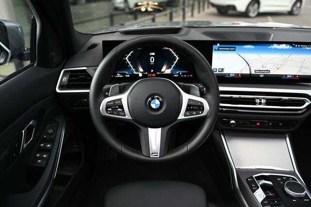 BMW 3-SERIE Touring 330i M Sport Automaat / Panoramadak / Sportstoelen / Adaptieve LED / Achteruitrijcamera / M Sportonderstel / Parking Assistant / Live Cockpit Professional