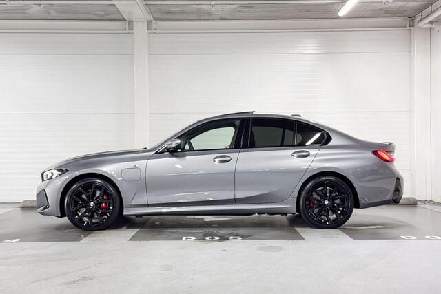 BMW 3-SERIE Sedan 330e | M-Sport Pro | Innovation Pack | Comfort Pack | Driving Assistant Professional | Harman/Kardon | Schuif-/Kanteldak | Comfort Access