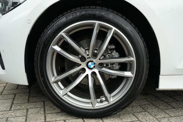 BMW 3-SERIE Touring 318i M Sportline Executive 157pk Navigatie/Stoelverwarming/PDC