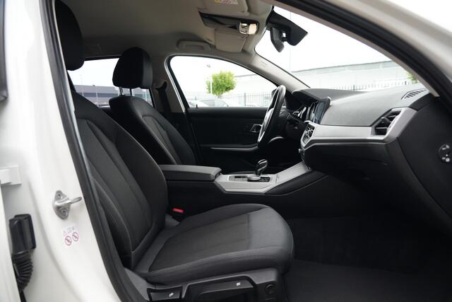 BMW 3-SERIE Touring 318i M Sportline Executive 157pk Navigatie/Stoelverwarming/PDC