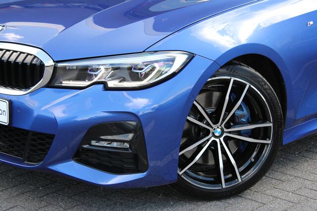 BMW 3-SERIE 330i High Executive M Sport Automaat / Schuif-Kanteldak / Sportstoelen / Achteruitrijcamera / Laserlight / Comfort Access / Head-Up / Harman Kardon / Gesture Control