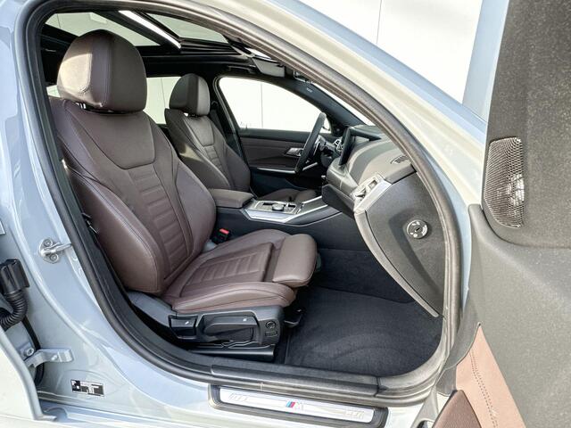 BMW 3-SERIE Touring 330e M-Sport / Glazen Schuifdak / Harman Kardon / Head-Up / Parking Assistant Plus / Trekhaak Zwenkbaar / Adaptieve LED koplampen / Stuurwielverwarming