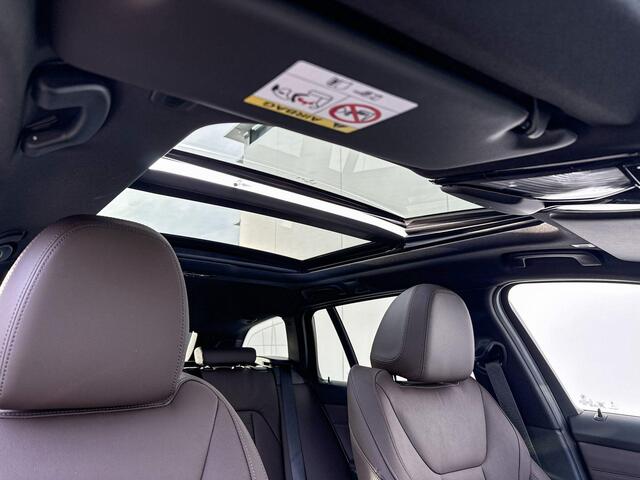 BMW 3-SERIE Touring 330e M-Sport / Glazen Schuifdak / Harman Kardon / Head-Up / Parking Assistant Plus / Trekhaak Zwenkbaar / Adaptieve LED koplampen / Stuurwielverwarming