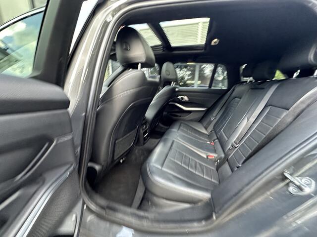BMW 3-SERIE Touring 330e High Executive M-pakket/Panoramadak/Navigatie/Leder
