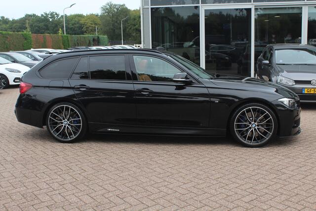 BMW 3-SERIE Touring 330i M Sport Edition / M Performance / Trekhaak / Panoramadak / 360Camera / Leder / 19'' / Head-up / Navigatie / Harman Kardon / Stoelverwarming / DAB / Cruise Control