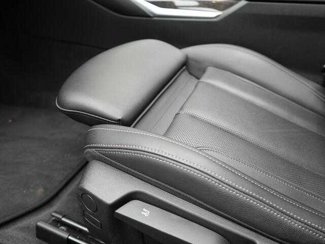 BMW 3-SERIE Touring 320e Luxury Line Plug In Hybrid 204pk Dealer O.H PHEV | Panodak | Lederen Sportstoelen Verwarmd | Apple Carplay | Sfeerverlichting | Navi Full Map | DAB |