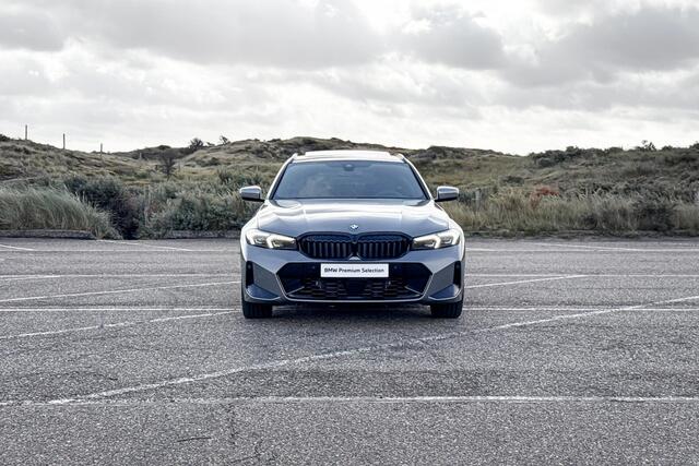 BMW 3-SERIE Touring 330e | M Sport | Glazen Panoramadak | Comfort Access | Stoelverwarming |