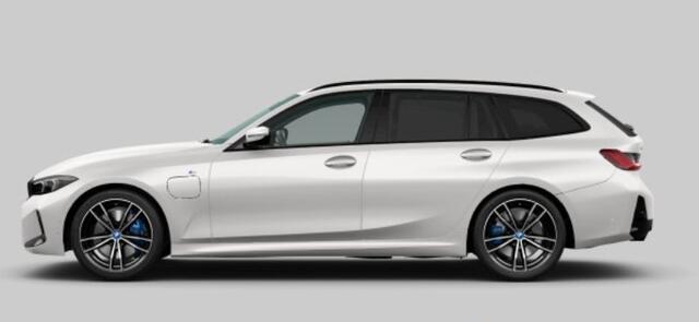 BMW 3-SERIE Touring 330e xDrive M Sport Pro - Panoramadak - Parking/Driving Assistant - Hifi - Comfort Access - Elektrisch verwarmde/verstelbare stoelen - Active Cruise Control - Getinte Ruiten - Zonneschermen -
