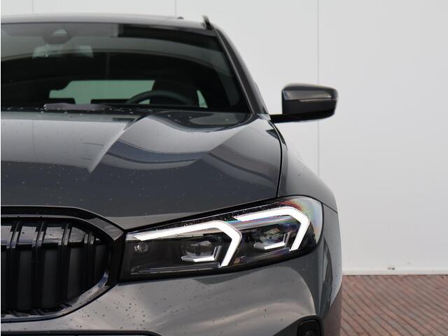 BMW 3-SERIE Touring 330e M Sportpakket Pro/ Stuurwiel verwarmd/ Comfort Access/ panoramadak/ Stoelverwarming/ Elektrische Trekhaak/ Active Cruise Control