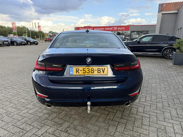 BMW 3-SERIE 318i 156 PK Luxury Line Leder Wegklapbare Trekhaak LED HiFi pakket PDC