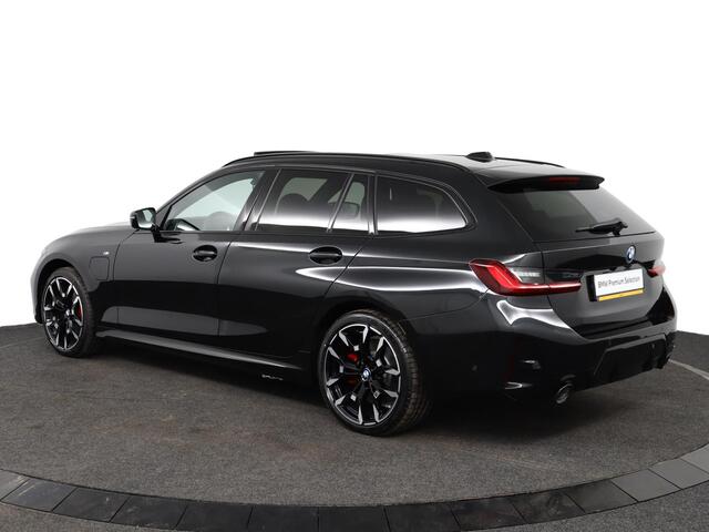 BMW 3-SERIE Touring 330e xDrive M Sportpakket Pro | Trekhaak | Panoramadak | Harman Kardon | Active Cruise Control | Comfort Access