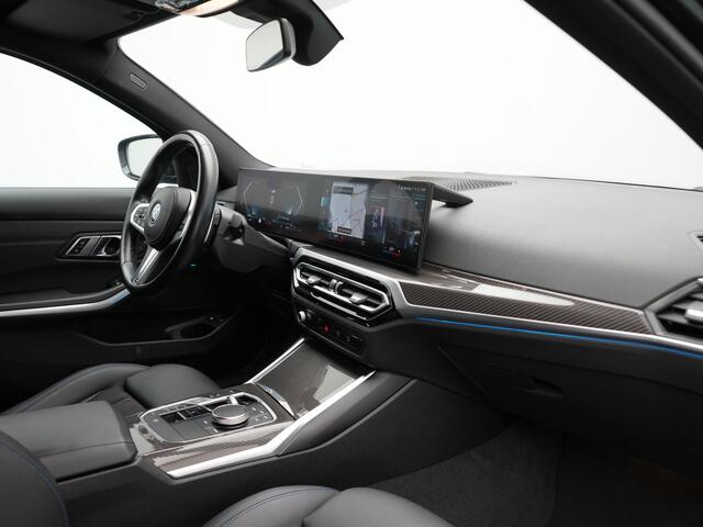BMW 3-SERIE Touring 330e M Sport Facelift Model Plug In Hybrid 292pk Dealer O.H PHEV | Widescreen Navi | Adaptive Cruise | Alcantara Sportstoelen Memory & Verwarmd | Camera | Sfeerverlichting | Apple Carplay | Blis | Keyless | DAB |