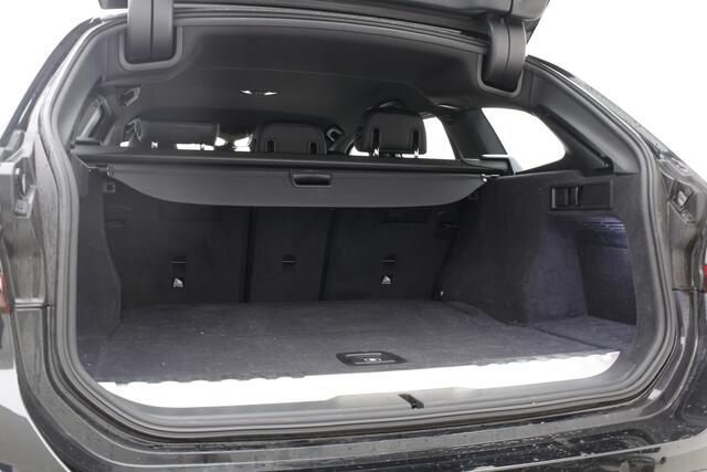 BMW 3-SERIE Touring 330e xDrive M-Sport | Camera | Hifi | Curved Display |