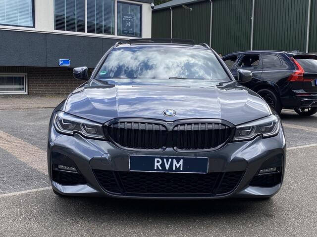 BMW 3-SERIE Touring 330e High Executive M SPORT VAN: 36.900,- VOOR: 34.330,- UW HERFSTVOORDEEL: 1.670,- EURO | DEALER ONDERHOUDEN | LASER LED | HRAMAN KARDON | PANORAMADAK