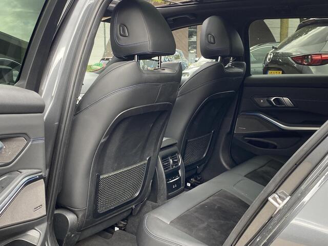 BMW 3-SERIE Touring 330e High Executive M SPORT VAN: 36.900,- VOOR: 34.330,- UW HERFSTVOORDEEL: 1.670,- EURO | DEALER ONDERHOUDEN | LASER LED | HRAMAN KARDON | PANORAMADAK